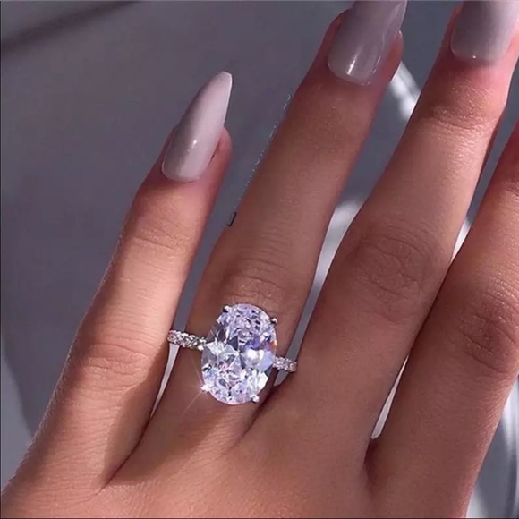 Jewelry - 925 Stamped Silver Oval Diamond Ring, beautiful Ring, shiny Ring.